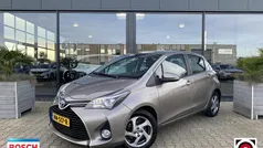 Grijs Gebruikt 2015 Toyota Yaris Hybrid Limited Hatchback | € 9.750 (Super prijs)