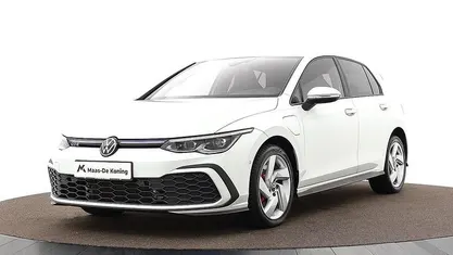 Wit Occasion 2023 VW Golf VIII GTE Hatchback | € 26.940 (Eerlijke prijs)