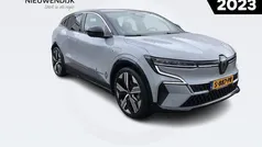 Grijs Gebruikt 2023 Renault Mégane Iconic Hatchback | € 29.995 (Eerlijke prijs)
