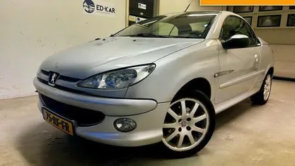 Grijs, metallic lak Gebruikt 2005 Peugeot 206 CC Cabriolet | € 1.695 (Eerlijke prijs)