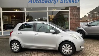 Zilver (metallic) Occasion 2008 Toyota Yaris Sol Hatchback | € 3.495 (Goede deal)