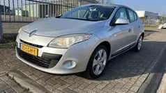 Grijs Gebruikt 2010 Renault Mégane III Dynamique Hatchback | € 4.450 (Eerlijke prijs)