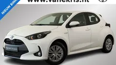 Wit Gebruikt 2021 Toyota Yaris Hybrid Active Hatchback | € 19.949 (Eerlijke prijs)