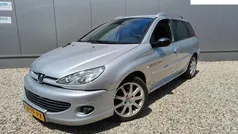 Grijs Gebruikt 2004 Peugeot 206 Quiksilver Stationwagen | € 1.798 (Eerlijke prijs)