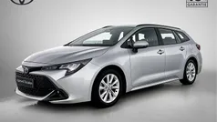 Gebruikt 2023 Toyota Corolla Hybrid Active Stationwagen | € 25.950 (Eerlijke prijs)