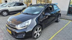 Zwart Gebruikt 2012 Kia Rio Hatchback | € 4.250 (Eerlijke prijs)