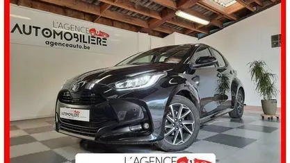 Zwart Gebruikt 2023 Toyota Yaris Sedan | € 24.990 (Eerlijke prijs)