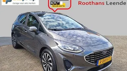 Grijs (metallic) Gebruikt 2022 Ford Fiesta Titanium Hatchback | € 17.400 (Eerlijke prijs)