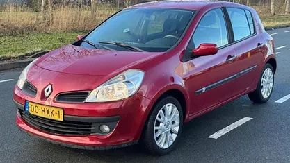 Occasion Renault Clio II Collection 101 PK (74 kW) 2009 Rood Hatchback