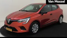 Rood Gebruikt 2020 Renault Clio V Life Hatchback | € 13.435 (Eerlijke prijs)