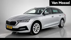 Grijs Gebruikt 2021 Skoda Octavia Business Line Stationwagen | € 20.944 (Eerlijke prijs)