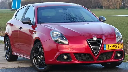 Rood Gebruikt 2015 Alfa Romeo Giulietta Competizione Hatchback | € 7.950 (Eerlijke prijs)