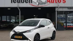 Wit Gebruikt 2015 Toyota Aygo Hatchback | € 5.985 (Eerlijke prijs)