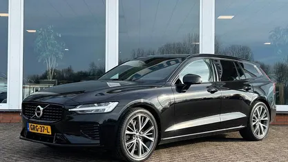 Zwart Occasion 2024 Volvo V60 R-Design Stationwagen | € 31.850 (Super prijs)