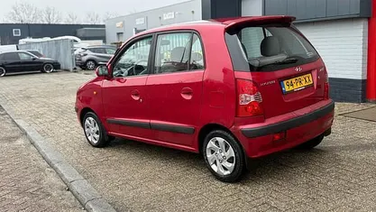 Rood Occasion 2004 Hyundai Atos Dynamiq Hatchback | € 1.649 (Eerlijke prijs)