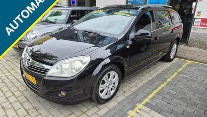 Zwart Occasion 2009 Opel Astra Edition Hatchback | € 3.716 (Eerlijke prijs)