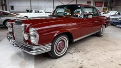 Rood Gebruikt 1967 Mercedes 250 Coupé | € 47.000
