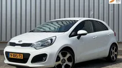 Wit, metallic lak Gebruikt 2015 Kia Rio 2 Hatchback | € 6.749 (Eerlijke prijs)
