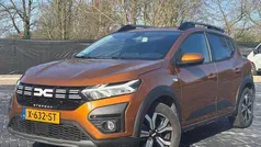 Oranje Gebruikt 2024 Dacia Sandero Expression Hatchback | € 18.495 (Eerlijke prijs)