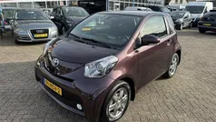 Paars (metallic) Gebruikt 2009 Toyota iQ Hatchback | € 7.950 (Eerlijke prijs)