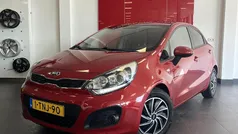 Rood Gebruikt 2014 Kia Rio Hatchback | € 6.950 (Eerlijke prijs)