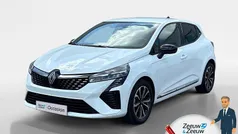Wit Gebruikt 2024 Renault Clio V Techno Hatchback | € 23.435 (Eerlijke prijs)