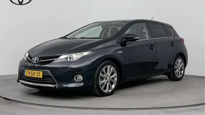 Occasion Toyota Auris Hybrid Executive 136 PK (100 kW) 2013 Grijs Hatchback