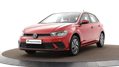 Rood Occasion 2023 VW Polo Life Hatchback | € 16.440 (Goede deal)