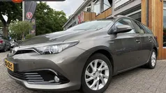 Grijs, metallic lak Gebruikt 2018 Toyota Auris Touring Sports Active Stationwagen | € 15.000 (Eerlijke prijs)