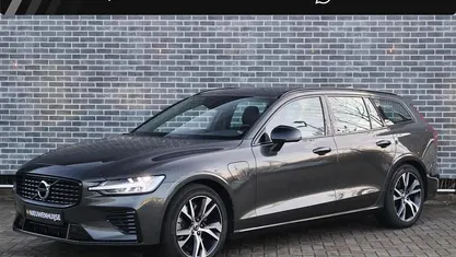 Grijs Occasion 2021 Volvo V60 R-Design Stationwagen | € 32.894 (Eerlijke prijs)