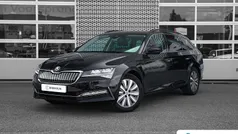 Zwart Gebruikt 2022 Skoda Superb Business Line Stationwagen | € 27.085 (Eerlijke prijs)