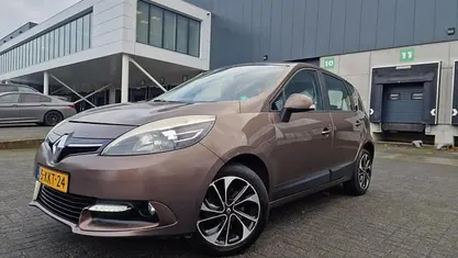 Bruin Gebruikt 2013 Renault Scénic III Expression MPV | € 3.450 (Eerlijke prijs)
