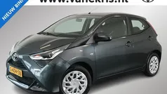 Gebruikt 2019 Toyota Aygo X-play Hatchback | € 10.949 (Eerlijke prijs)