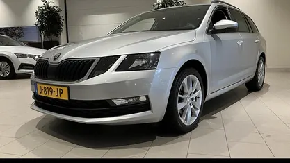 Grijs Gebruikt 2020 Skoda Octavia Business Line Stationwagen | € 14.400 (Eerlijke prijs)