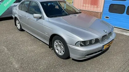 Grijs, metallic lak Gebruikt 2002 BMW 525 Sedan | € 2.499 (Eerlijke prijs)