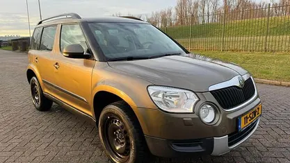 Bruin Gebruikt 2012 Skoda Yeti Tour SUV | € 5.950 (Goede deal)