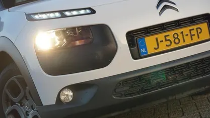 Wit Occasion 2015 Citroën C4 PureTech SUV | € 8.725 (Eerlijke prijs)