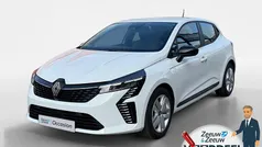 Wit Gebruikt 2023 Renault Clio V Evolution Hatchback | € 17.935 (Eerlijke prijs)