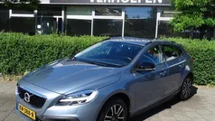 Blauw, metallic lak Gebruikt 2016 Volvo V40 CC Stationwagen | € 16.441 (Eerlijke prijs)