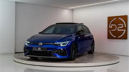 Occasion VW Golf VIII R 333 PK (244 kW) 2025 Blauw Hatchback