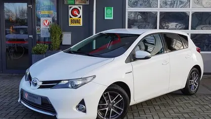 Wit Occasion 2015 Toyota Auris Executive Hatchback | € 11.950 (Eerlijke prijs)