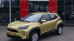 Geel, metallic lak Gebruikt 2024 Toyota Yaris Cross SUV | € 28.740 (Eerlijke prijs)