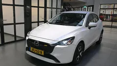 Wit Gebruikt 2024 Mazda 2 Center-Line Hatchback | € 21.950 (Eerlijke prijs)