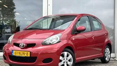 Rood Gebruikt 2010 Toyota Aygo Hatchback | € 4.950 (Eerlijke prijs)