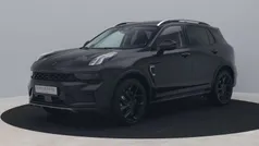 Zwart, metallic lak Gebruikt 2023 Lynk & Co 01 SUV | € 27.900 (Eerlijke prijs)