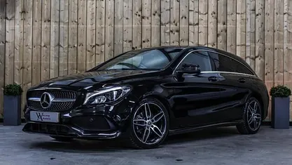 Zwart (metallic) Occasion 2016 Mercedes CLA180 Shooting Brake AMG Stationwagen | € 16.950 (Super prijs)