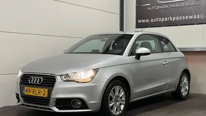 Grijs (metallic) Gebruikt 2011 Audi A1 Attraction Hatchback | € 6.950 (Eerlijke prijs)