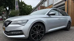 Grijs, metallic lak Gebruikt 2022 Skoda Superb Stationwagen | € 23.995 (Goede deal)