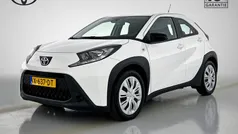 Wit Gebruikt 2023 Toyota Aygo Play Hatchback | € 15.950 (Eerlijke prijs)
