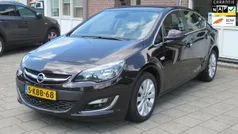 Bruin Gebruikt 2013 Opel Astra Cosmo Sedan | € 7.900 (Eerlijke prijs)